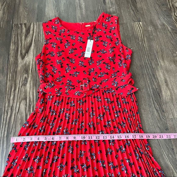 Tahari NWT Sleeveless Red Floral Print Pleated Midi Dress - Picture 16 of 16